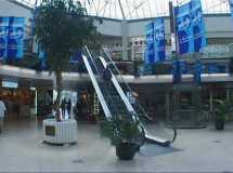 Kuva ostoskeskuksesta. Klikkaa ja katso kuva isompana